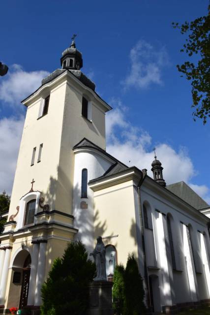 Kopcie - kościół Matki Bożej Królowej Korony Polskiej